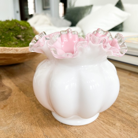 Fenton Vase. Inside is light pink. - Picture 8 of 10